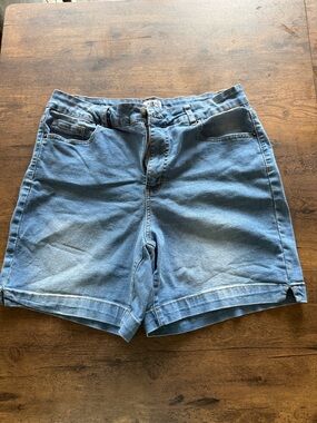 Women’s Light Blue Denim Jean Shorts — Classic Casual Fit